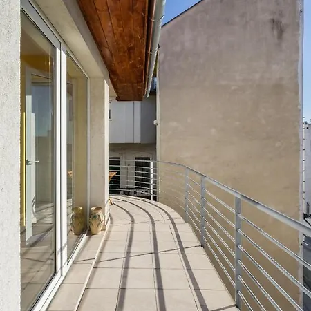 Bpr Amarilla With Balcony Apartment