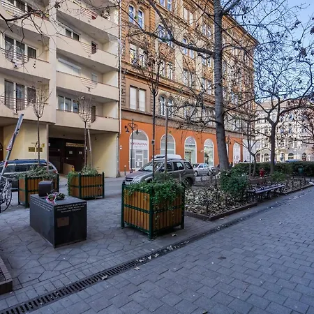Bpr Amarilla With Balcony